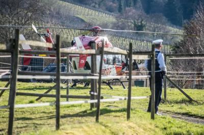 Fellbach: Person stuerzt 2 Meter tief â€“ Rettungshubschrauber im Einsatz